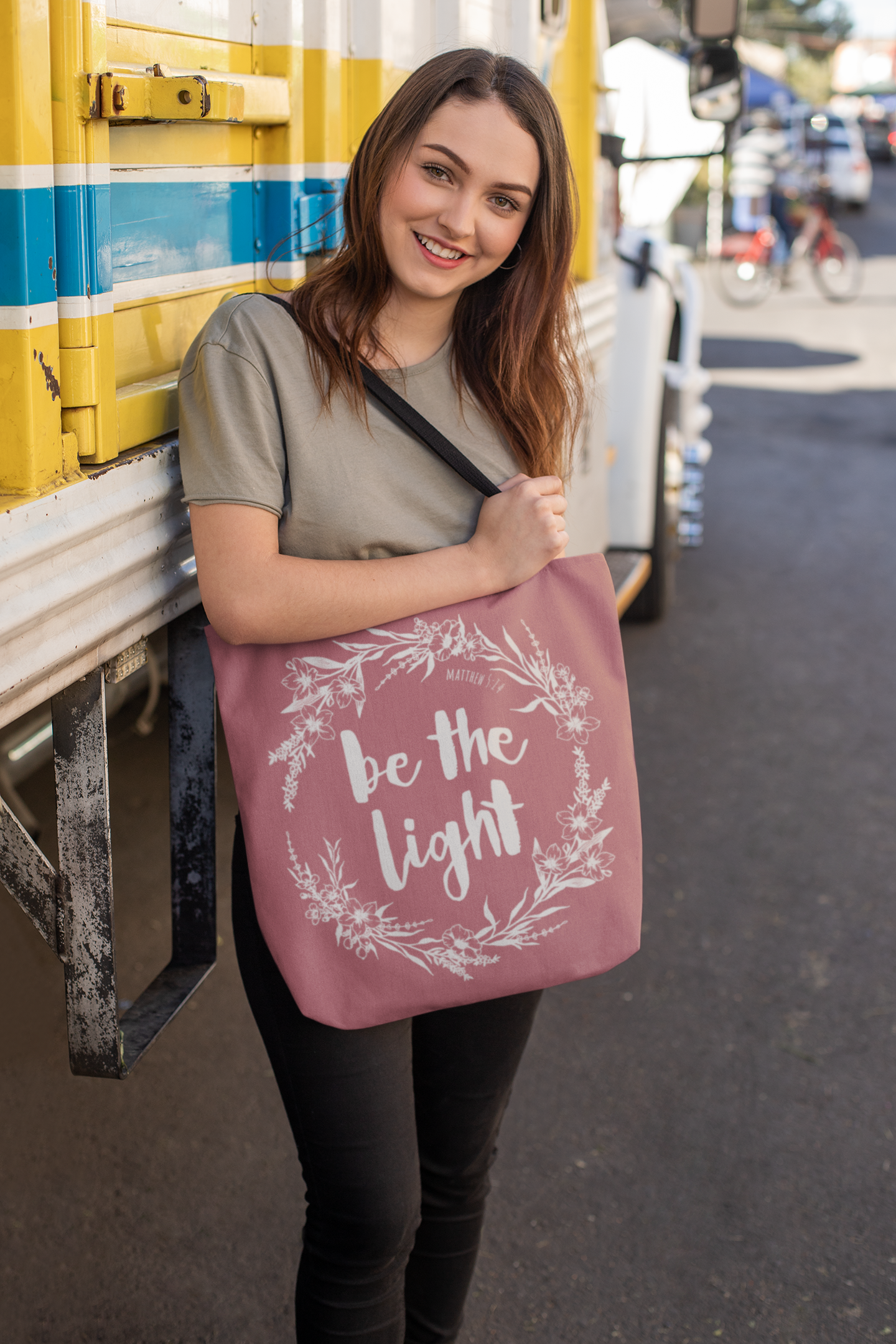 BE THE LIGHT - Tote